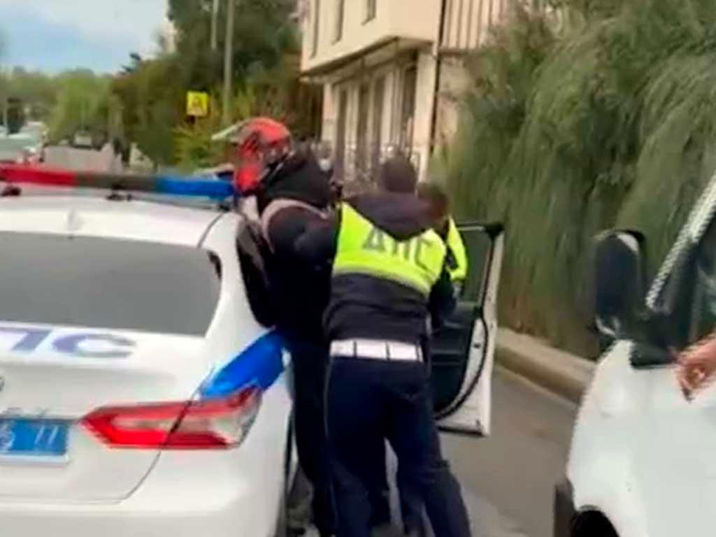 Мотоциклист в Сириусе устроил гонку с полицией