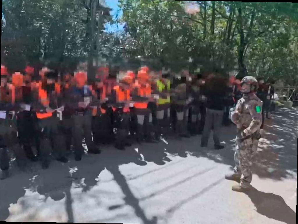 В Центральном районе Сочи прошла проверка среди новых граждан России на предмет соблюдения воинского учета. Сотрудники 385 военного следственного отдела СК РФ, совместно с бойцами ОМОН «Зверобой-Юг» и полицией, осмотрели строительный участок, где работали более 300 человек.