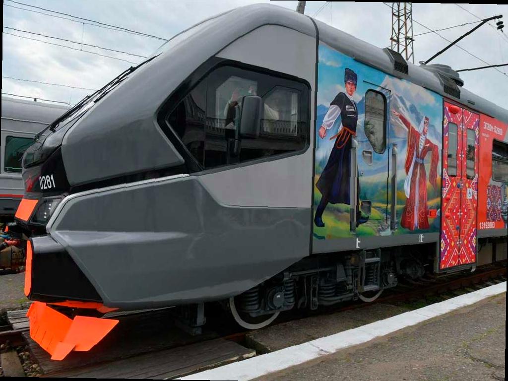 Новый поезд «Диоскурия» начал курсировать между Сочи и Сухумом