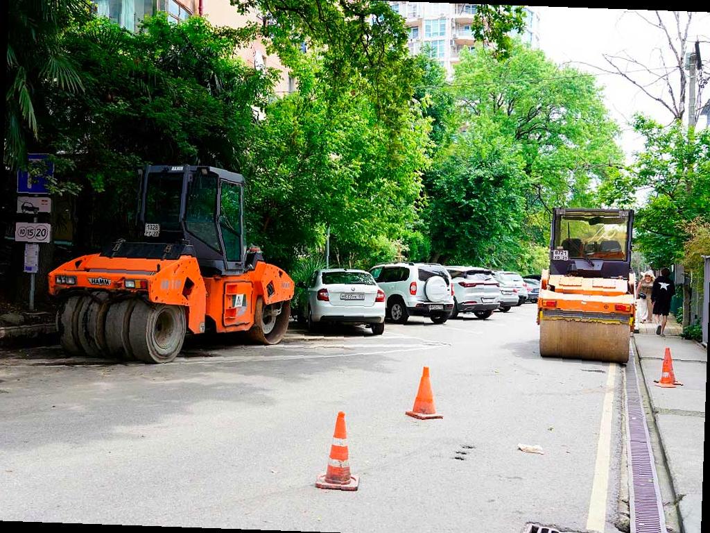 В этом году на ремонт дворовых проездов в Сочи из городского бюджета выделено более 23 миллионов рублей. Об этом сообщил мэр города Андрей Прошунин в своем телеграм-канале.