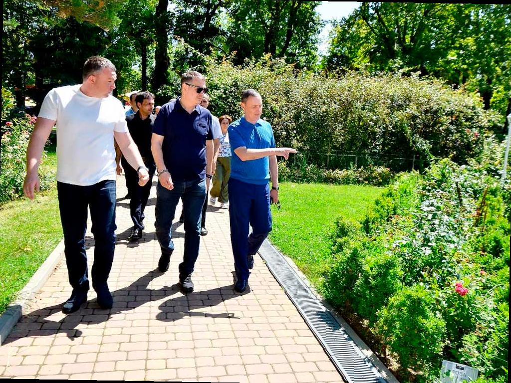 Депутат Виктор Тепляков оценил благоустройство парка «Ривьера» в Сочи