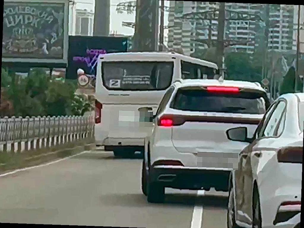 В Сочи водителя автобуса оштрафовали за объезд пробки по встречной полосе