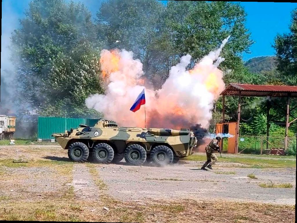 Росгвардейцы устроили показательные выступления для школьников в Сочи