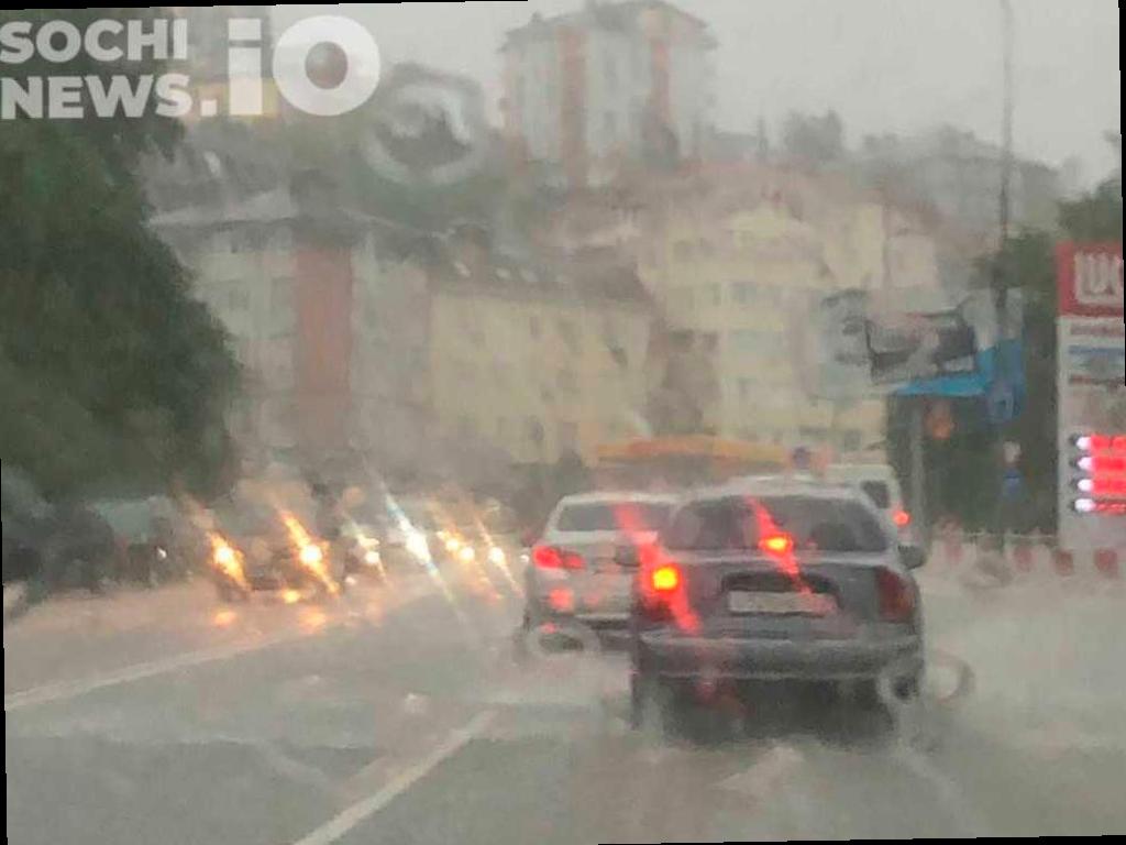 В Сочи ожидаются ливни, пляжи могут быть временно закрыты