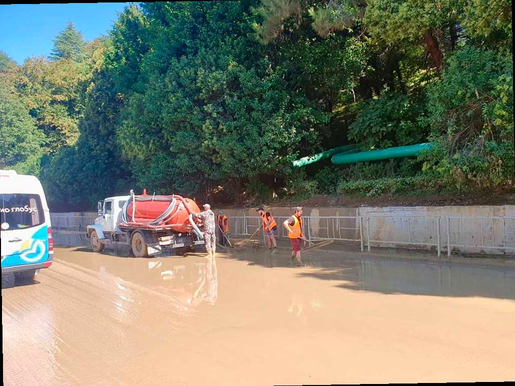 Часть федеральной трассы в Сочи затопили грунтовые воды