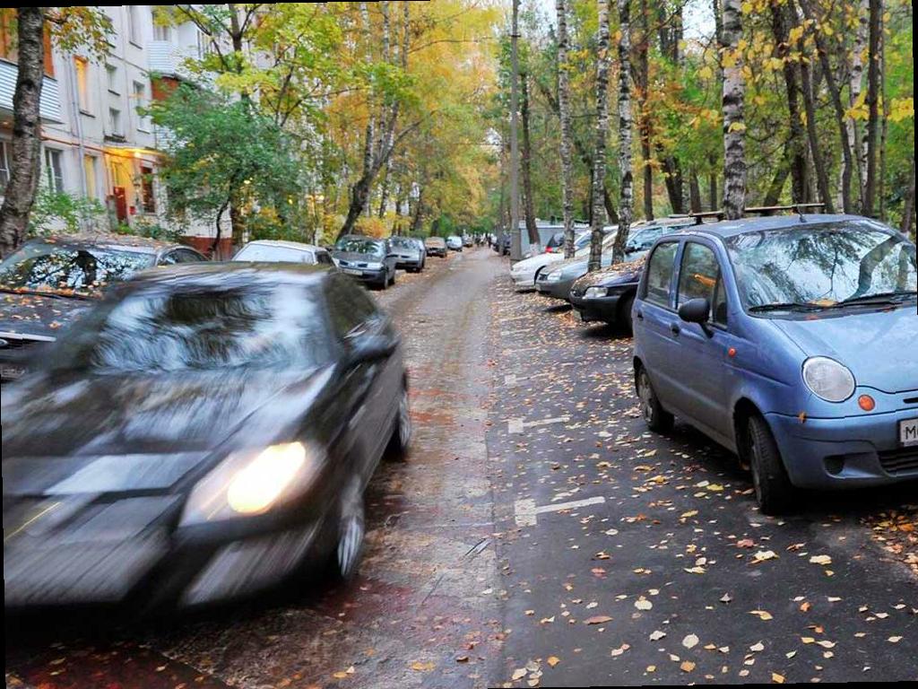 Штрафы за «самозахват» парковочных мест во дворе: напоминание из Госдумы