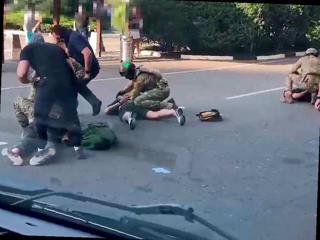 В аэропорту Сочи задержали молодого человека, подозреваемого в вербовке террористов