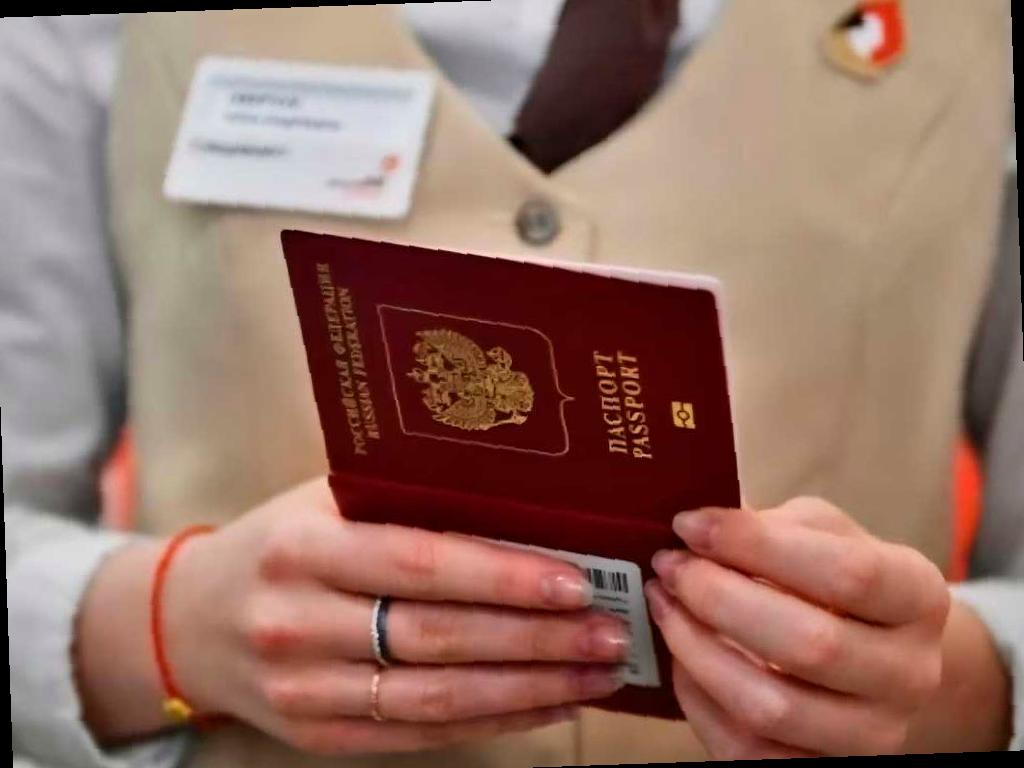 С 2026 года детям до 14 лет нужен будет загранпаспорт для поездок в Абхазию, Белоруссию и Казахстан