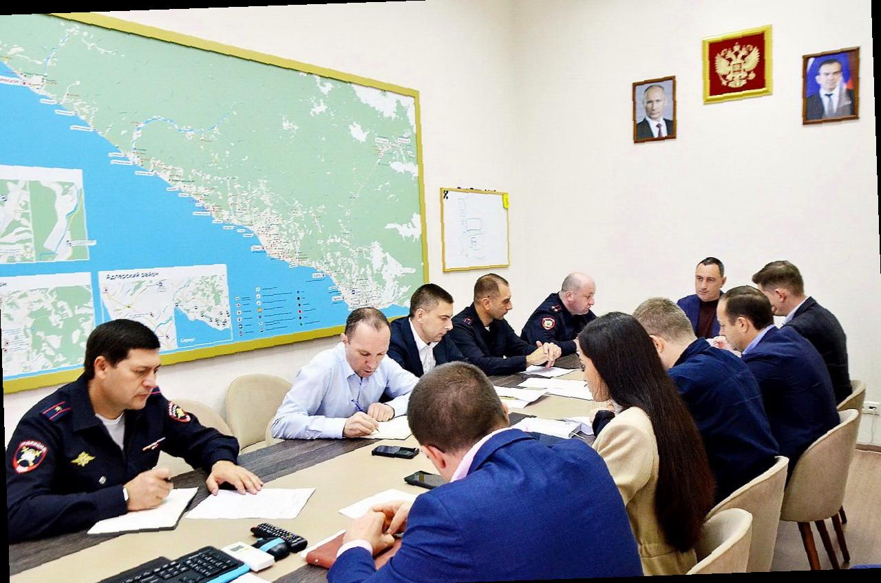 «Виктор Тепляков провел совещание по реконструкции авторынка в Сочи»