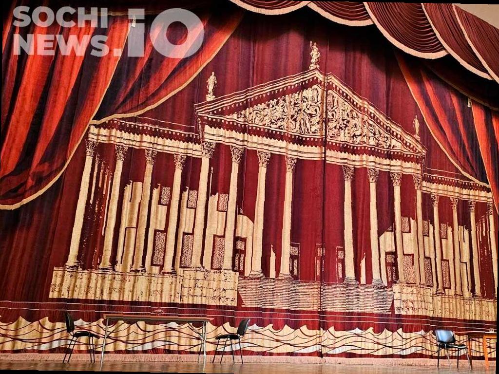 Сегодня, 3 ноября, в Сочи пройдет мероприятие под названием «Ночь искусств». В этом году акция будет посвящена теме «В единстве культур — сила народа». В рамках мероприятия запланировано более 90 различных событий по всему городу.