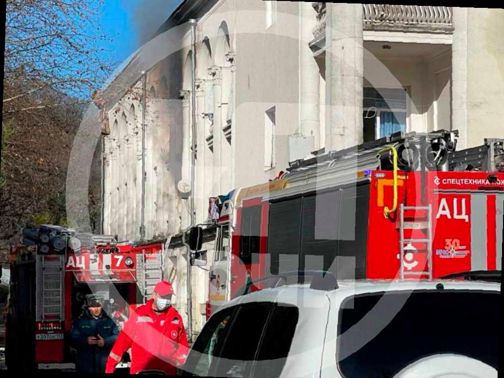 В Сочи избавились от пожара и спасли двух человек