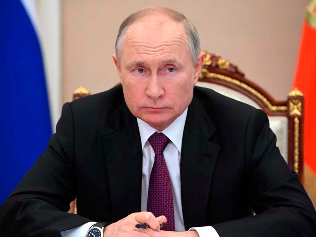 Президент России Владимир Путин подписал несколько важных законов, касающихся жилищно-коммунального хозяйства, социальной поддержки, образования и развития новых регионов. Документы опубликованы на официальном портале правовых актов.