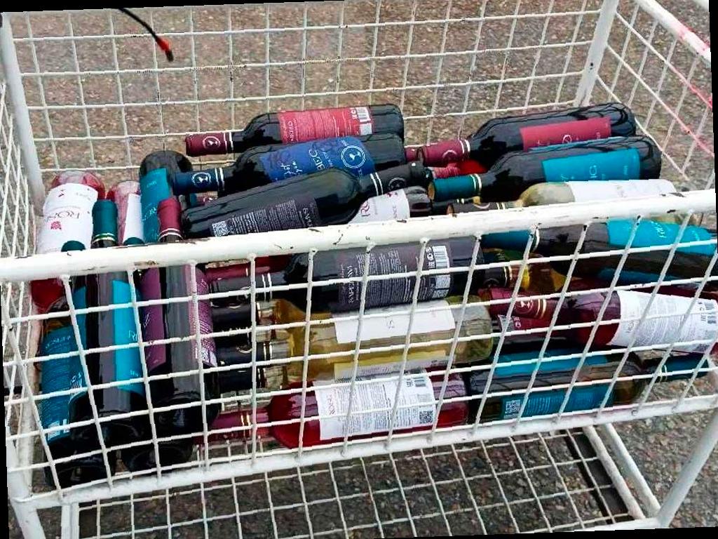 Сотрудники таможни в Сочи изъяли алкоголь и сигареты у туриста из Абхазии