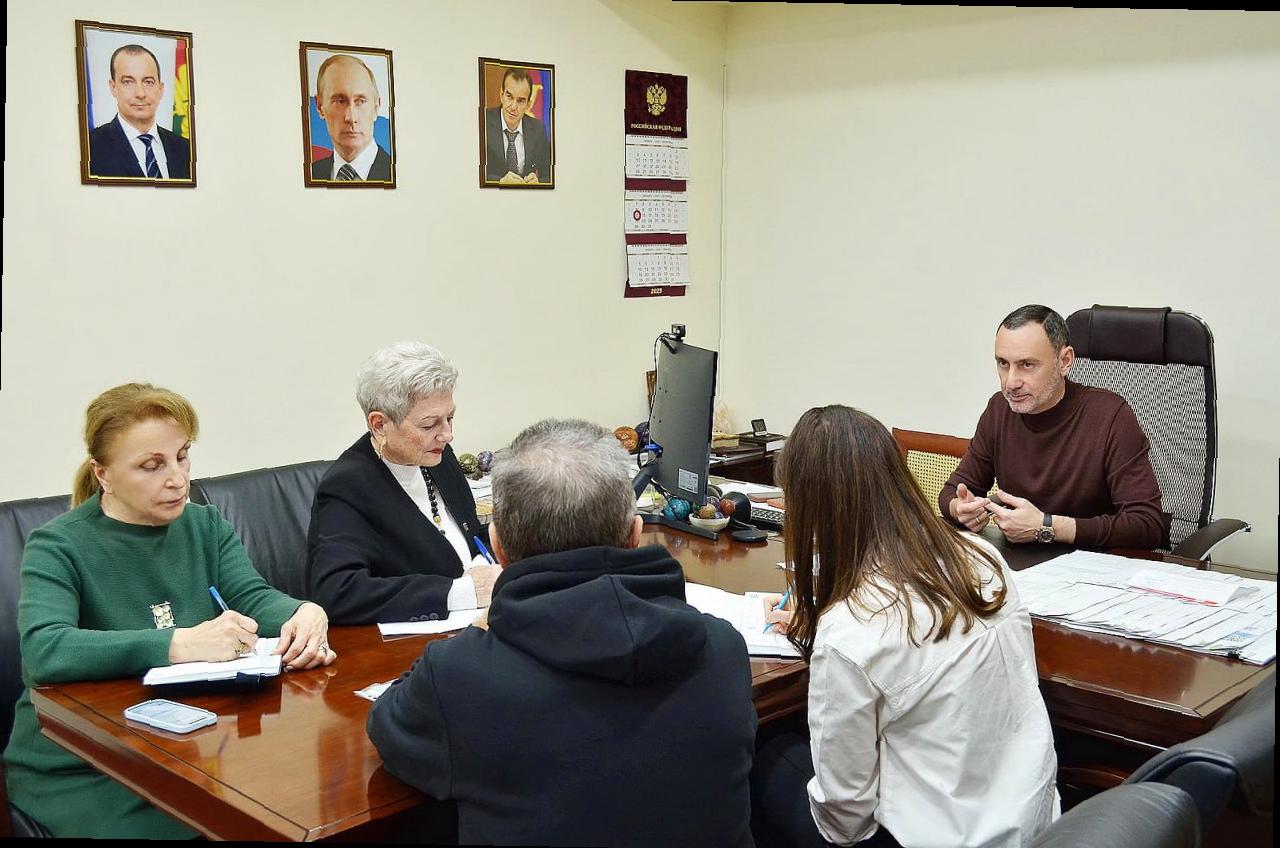 «Виктор Тепляков принял участие в общественной приёмной ‘Единой России'»