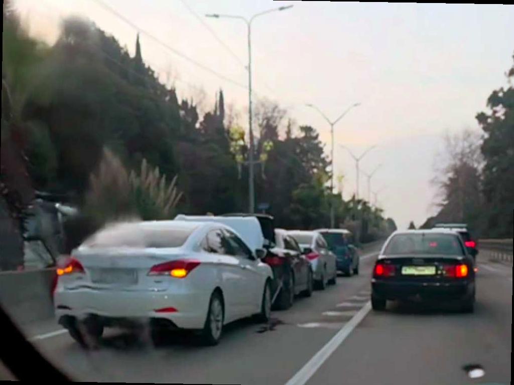 Вчера утром в Адлере произошло столкновение четырех машин