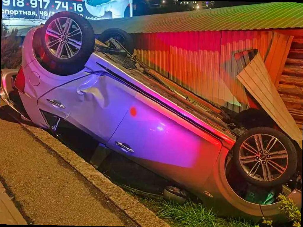 В Сочи произошло ДТП с участием автомобиля, в котором находились три ребенка