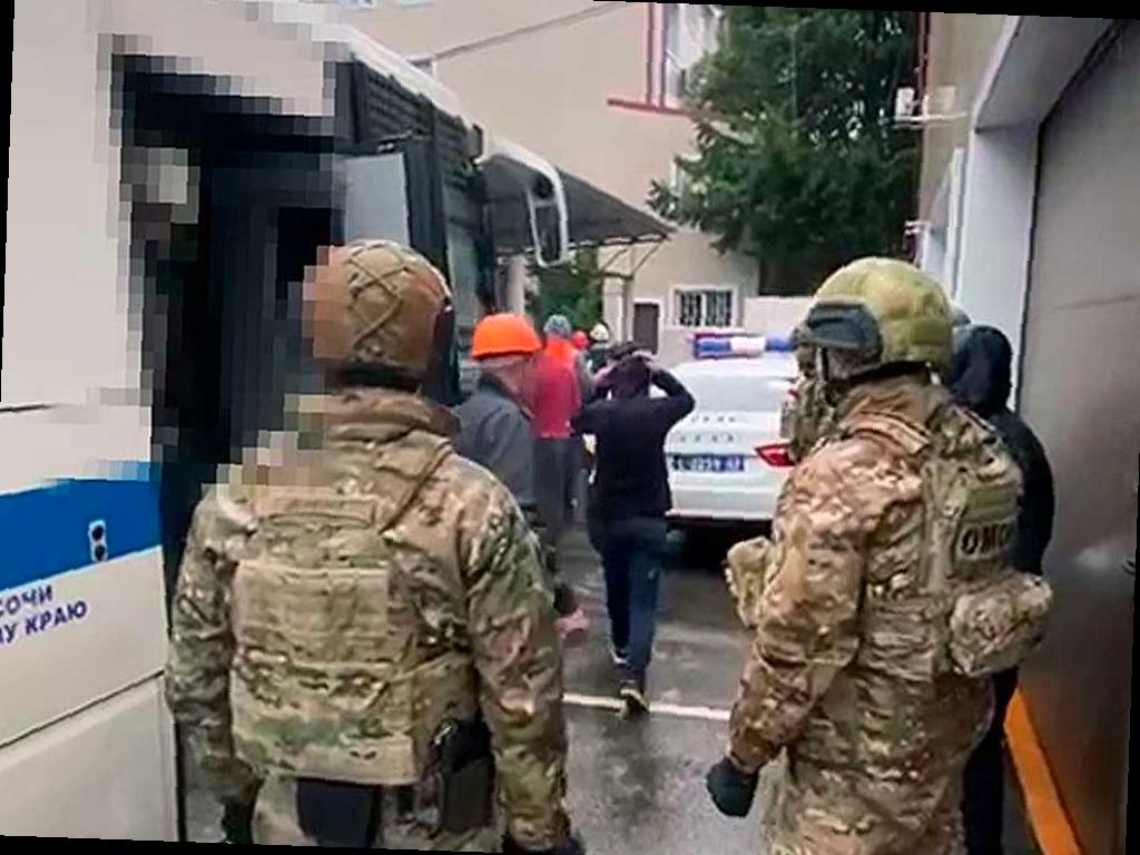 В Адлере провели проверку на строительной площадке, где было задержано более 30 человек