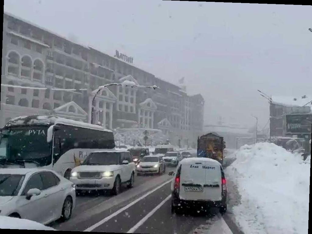 В Сочи возбуждены 11 дел из-за некачественной уборки дорог во время снегопада