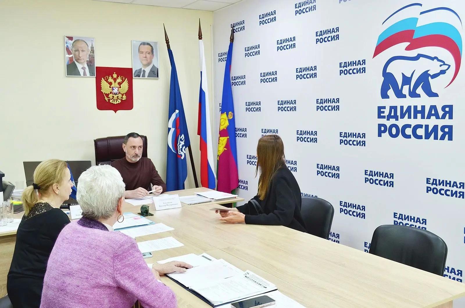 «Виктор Тепляков помогает гражданам в общественной приемной «Единой России»»