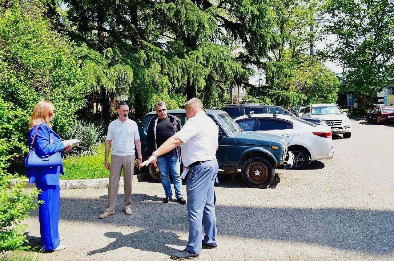 Депутат ЗСК Виктор Тепляков посетил микрорайон Гагаринский в Сочи