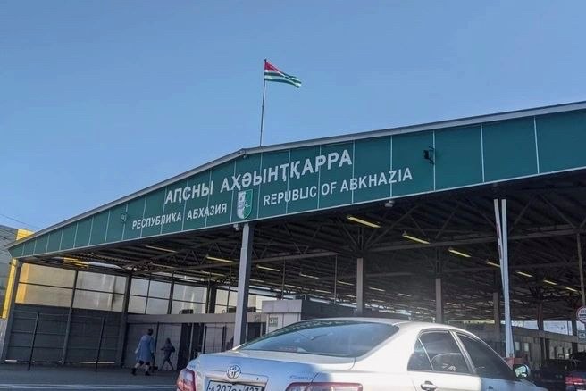 Роспотребнадзор проверил более 2,4 тысячи проб морской воды в Сочи