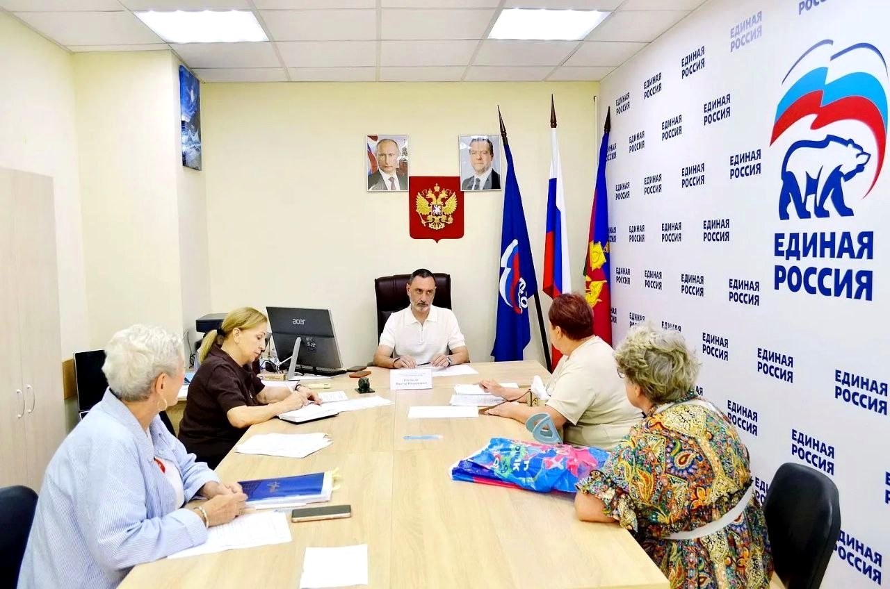 В Сочи прошла встреча Виктора Теплякова с жителями по вопросам социальных услуг